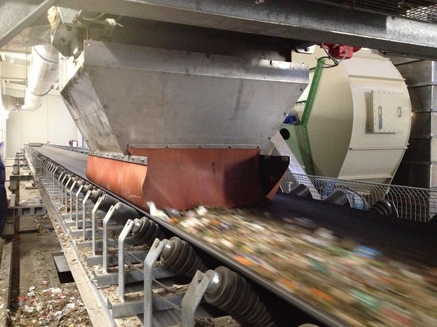 Moveable central conveyor